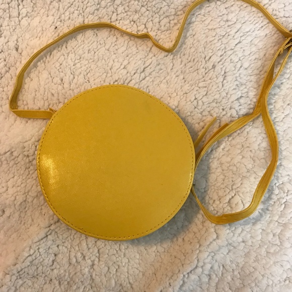 Yellow Lemon Shaped Crossbody Bag - Picture 6 of 8